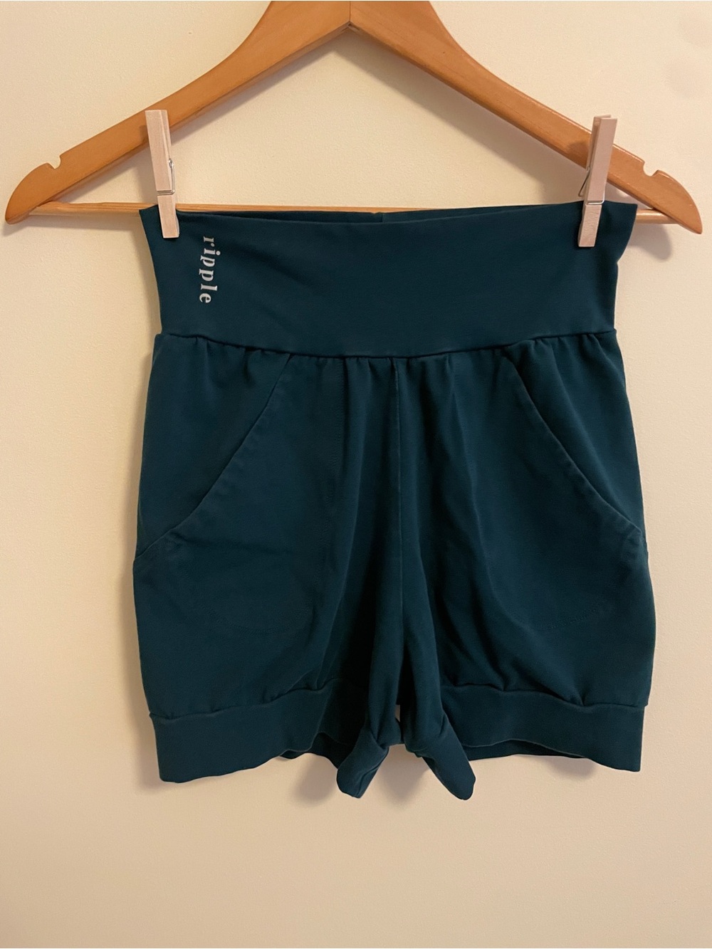 Ripple High-Waist Yoga Shorts in Teal